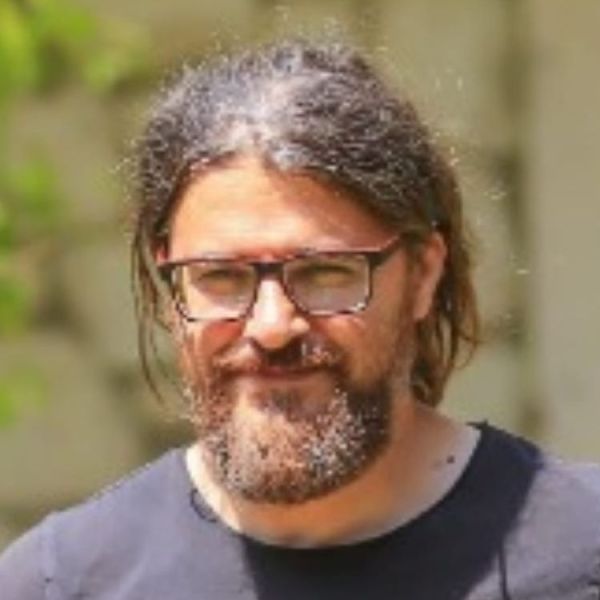 Logo: İsfendiyar Yücel