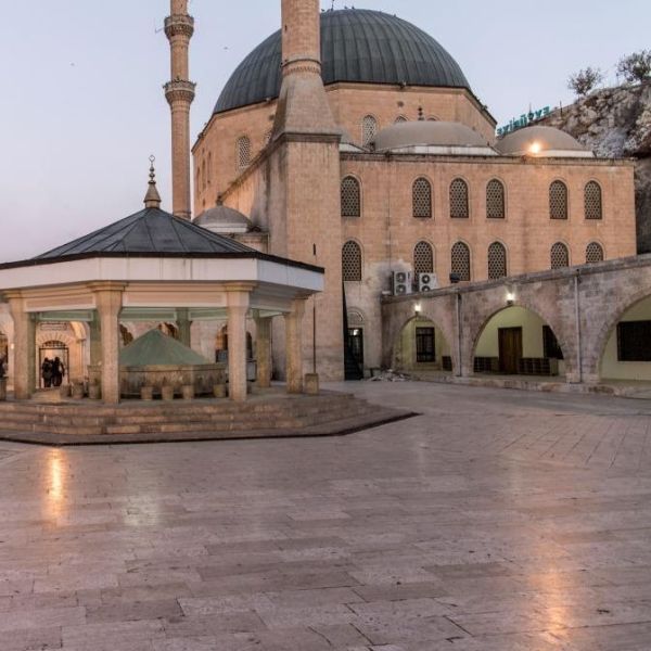 Mevlidi Halil Camii ve Mağarası › Gezi Rehberi | Eyyübiye | Şanlıurfa